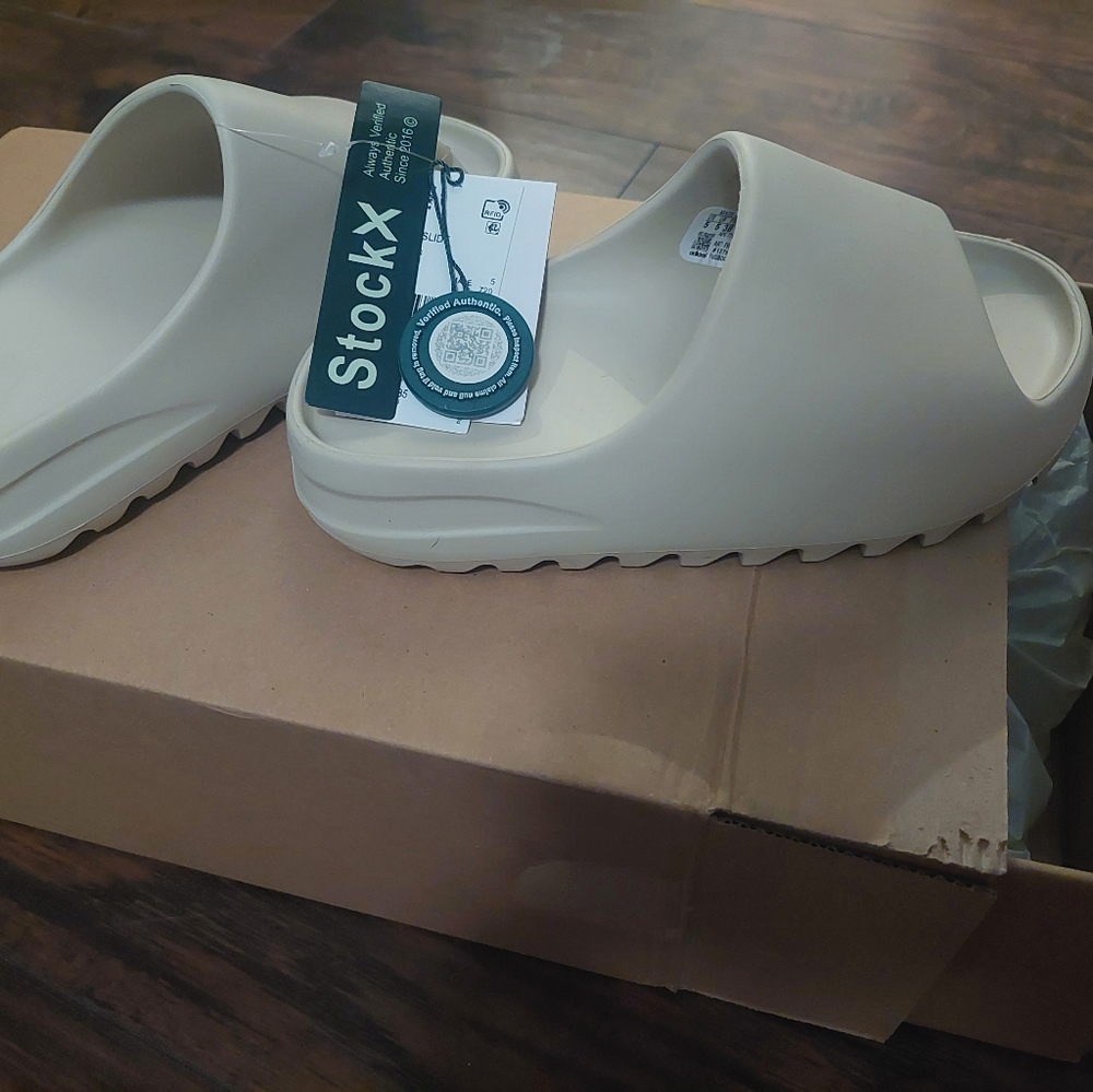Youth yeezy size 5